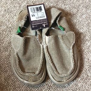 Boys slip on Sanuk’s